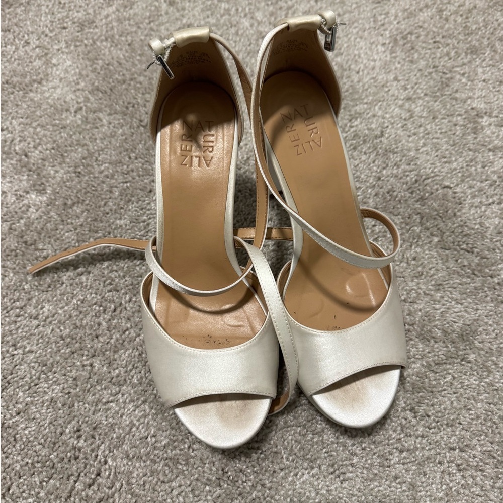 Naturalizer Women's Elegant Cream Heels